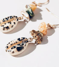 Load image into Gallery viewer, Shell Earrings
