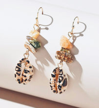 Load image into Gallery viewer, Shell Earrings
